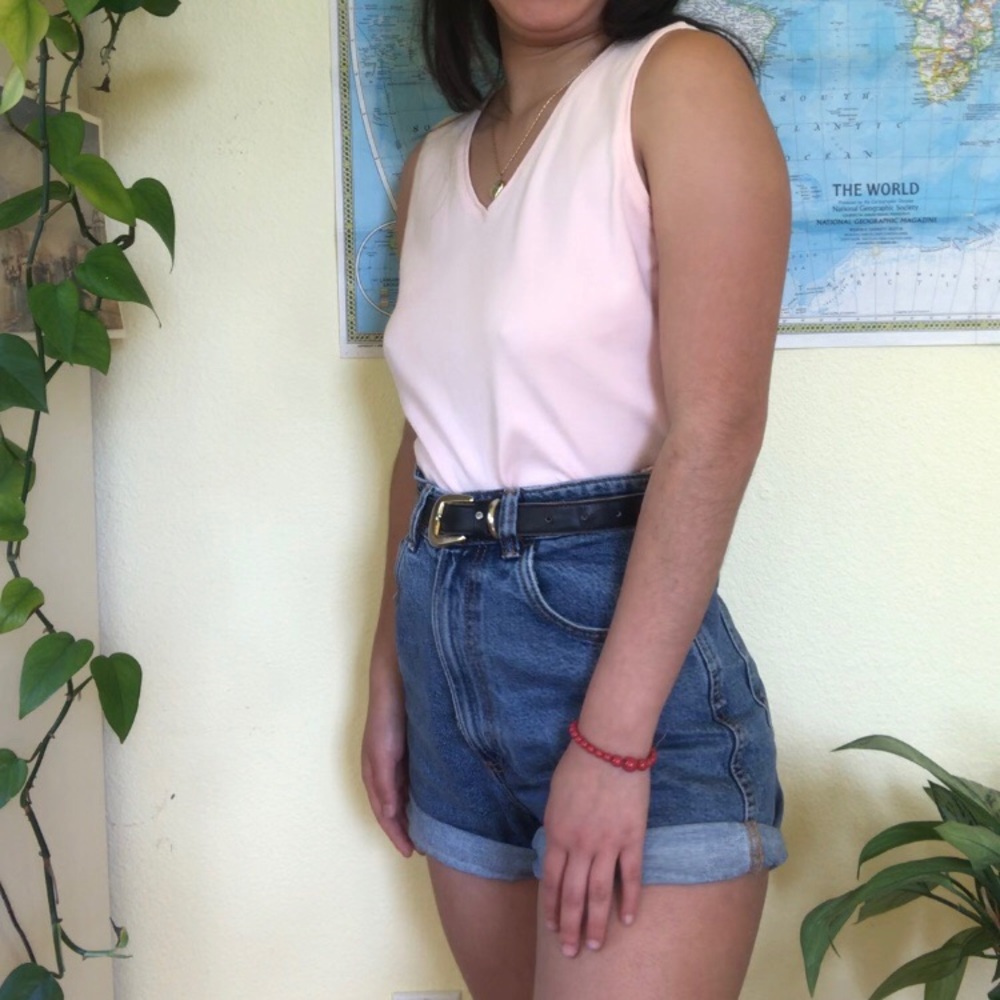 Sleeveless v-neck tank top in baby pink